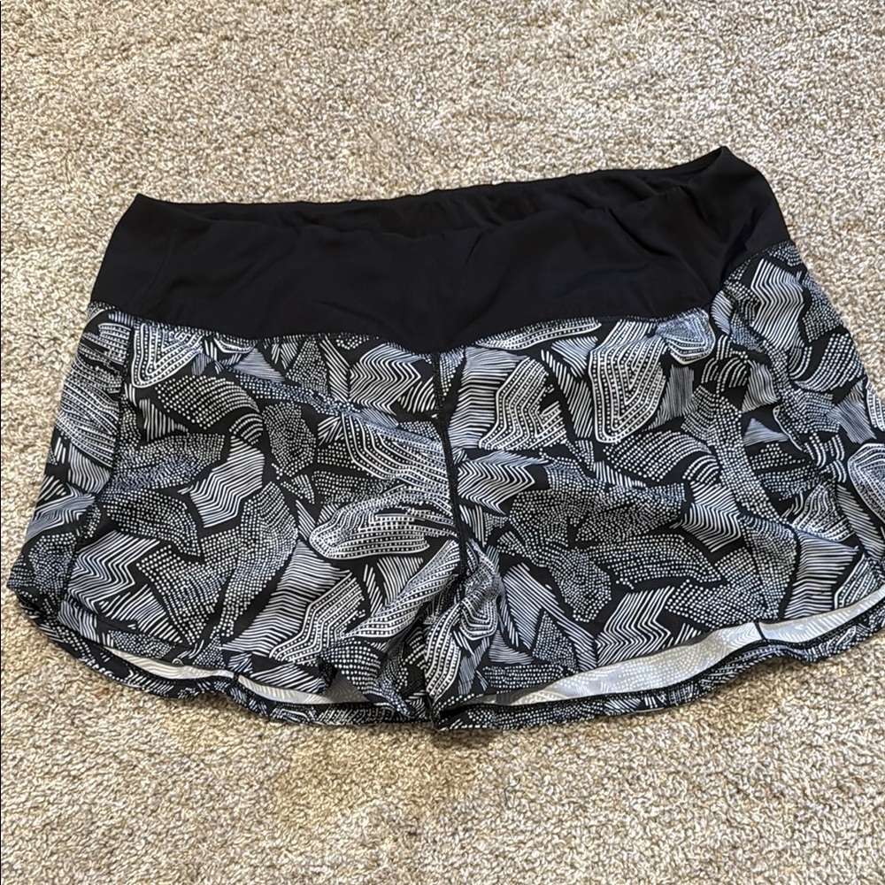 Floral b&w Patterned Women's Shorts